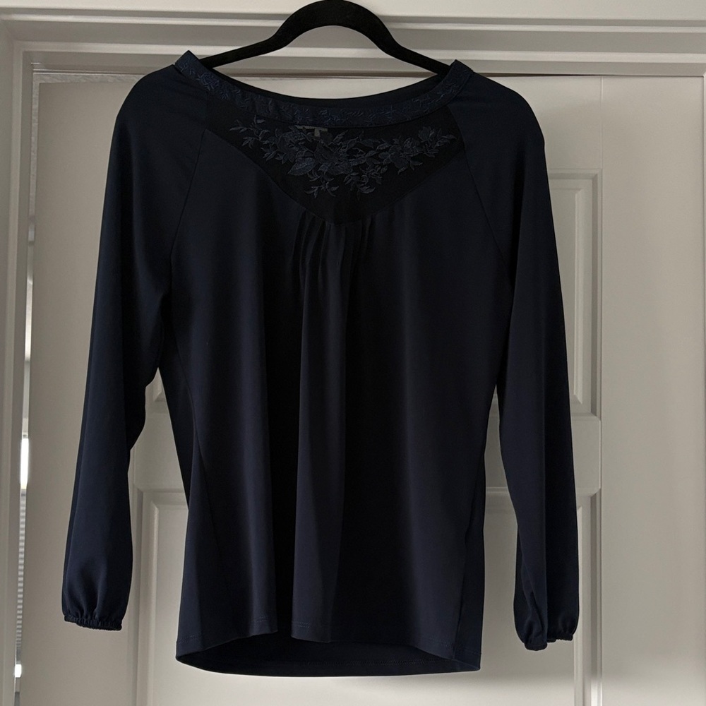 Cleo Petites Elegant Navy blue embroidered blouse size SP. - Picture 3 of 7